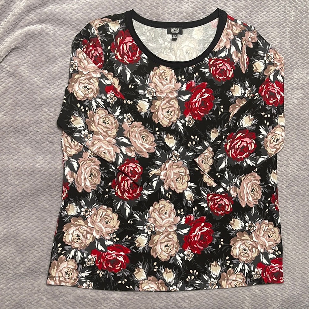 Xxl ladies 3/4 length sleeve shirt.